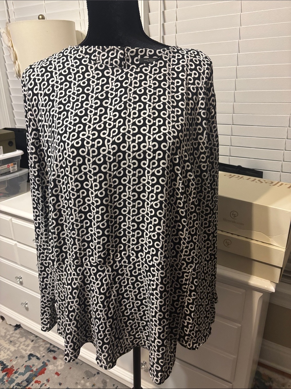 Black & White Patterned Long-Sleeve Women’s Top